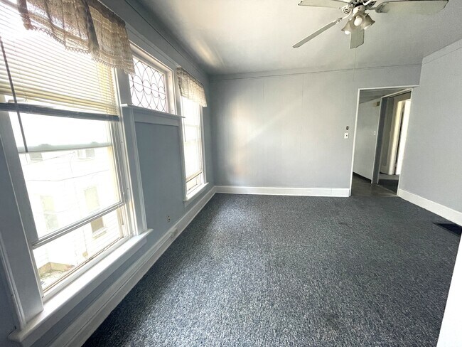 Foto del edificio - 257 W 8th St