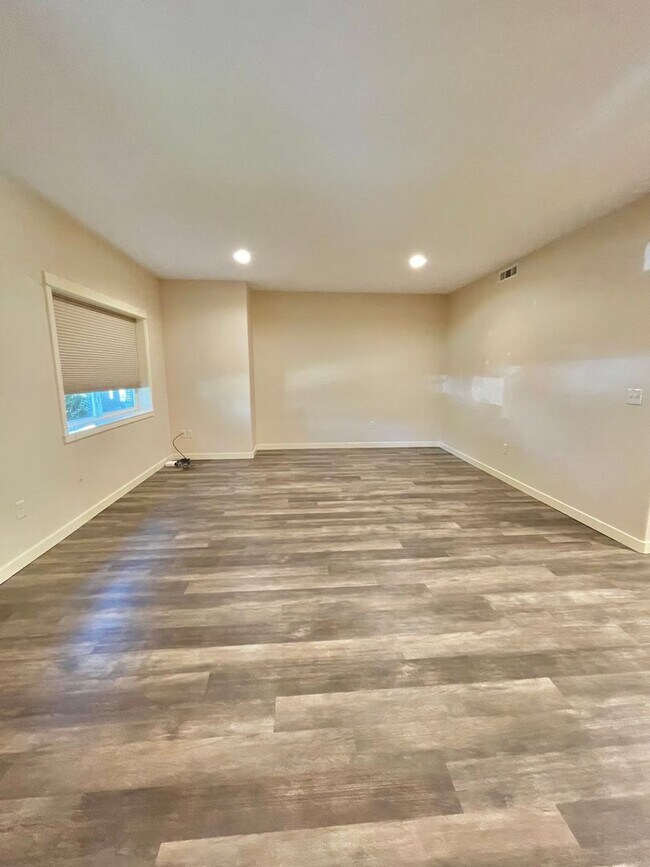 Foto del edificio - Two Bedroom/Two Bath in the Hillview Condo...