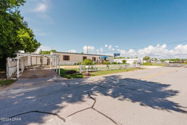 Building Photo - 329 Laureno Pl