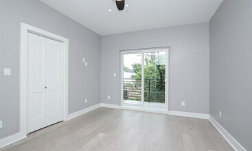 Building Photo - 309 E 43rd St