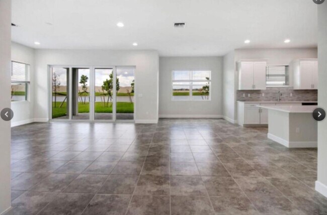 Foto del edificio - 5459 Liberty Ln