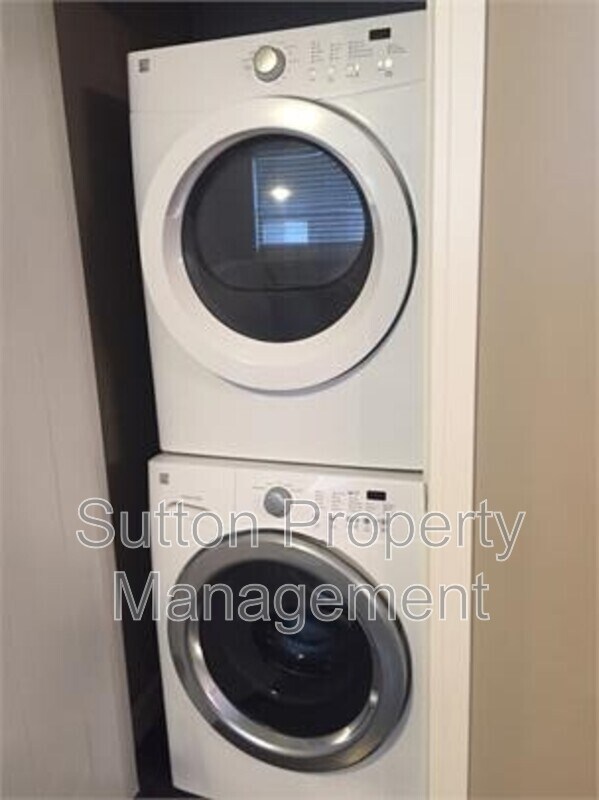 Photo du bâtiment - 7414-7114 StreetUnit AKey 73