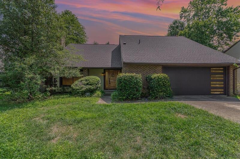Primary Photo - 6807 Vantage Dr