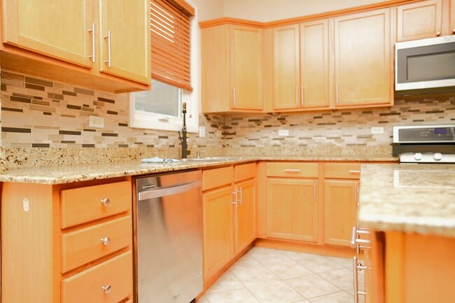 Building Photo - 6532 N California Ave