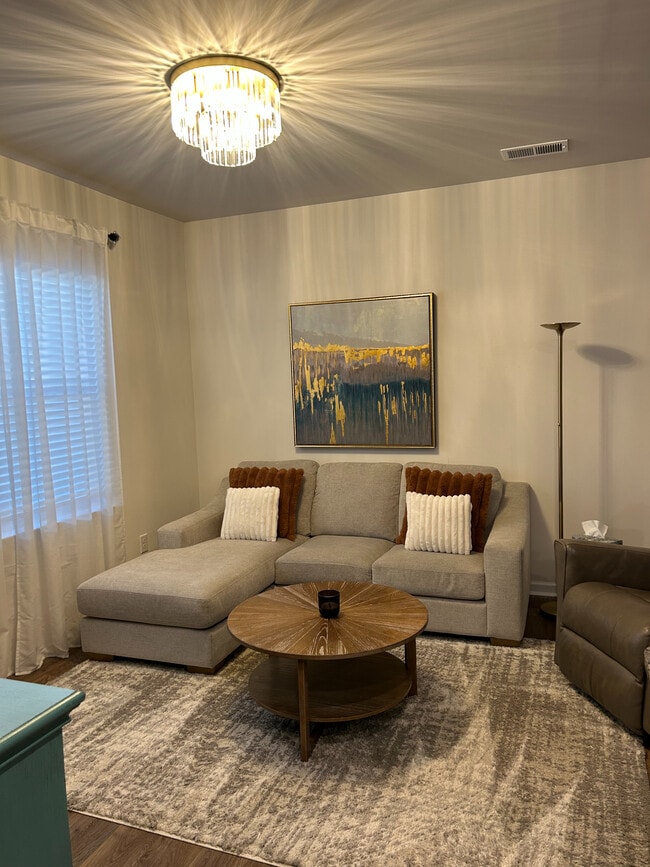 Building Photo - Room in Townhome on Murray Br Dr