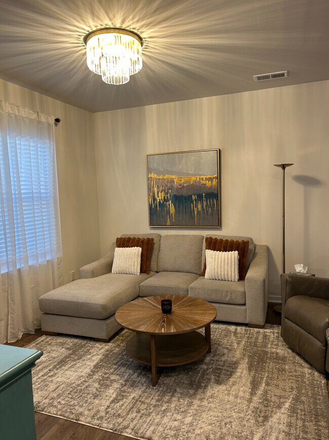 Foto del edificio - Room in Townhome on Murray Br Dr