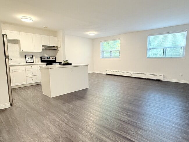 Building Photo - 20 Bradmon Dr