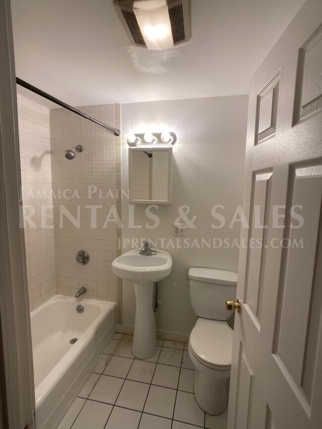 Foto del edificio - 16-18 Walk Hill St