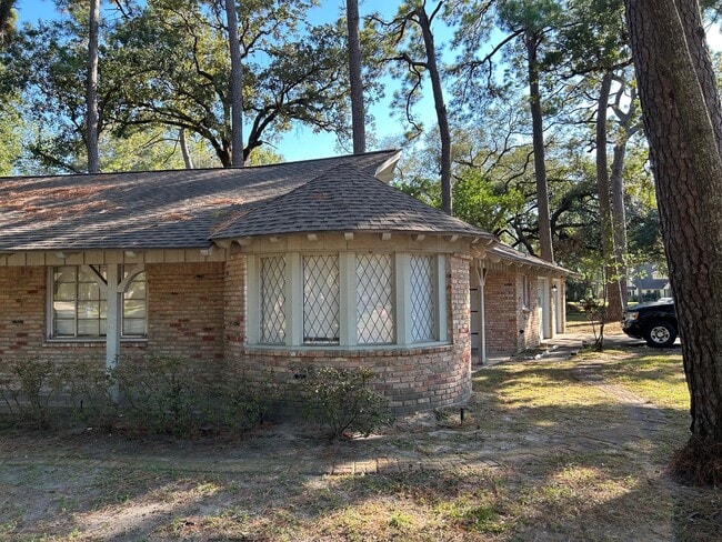 Foto del edificio - 1702 Maux Dr