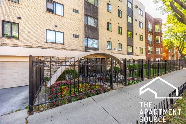 Building Photo - 6011 N Winthrop Ave