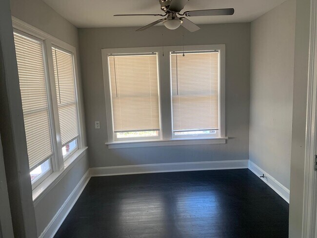 Foto del edificio - 136 Glendale St