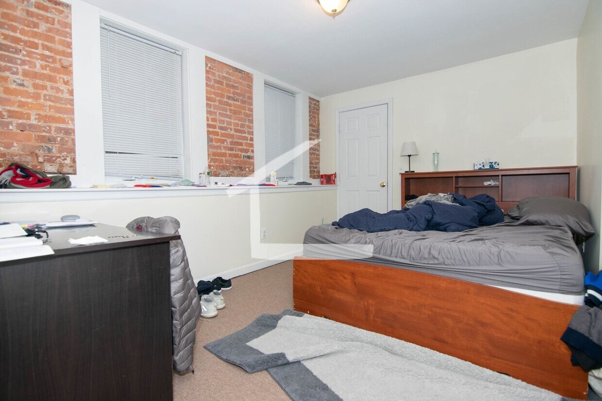 Charming 6 Bedroom Apartment - Charming 2 Bedroom-No Broker Fee