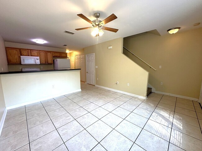 Foto del edificio - AWESOME 3/3 with No Carpet, Large Bedrooms, & More! $1300/month Avail Now!