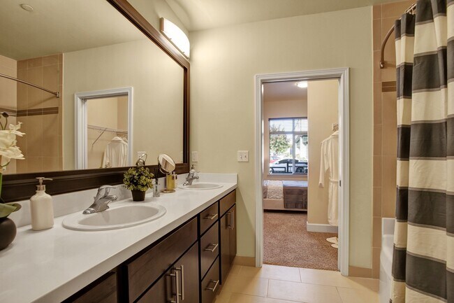 Foto del edificio - Woodin Creek Village