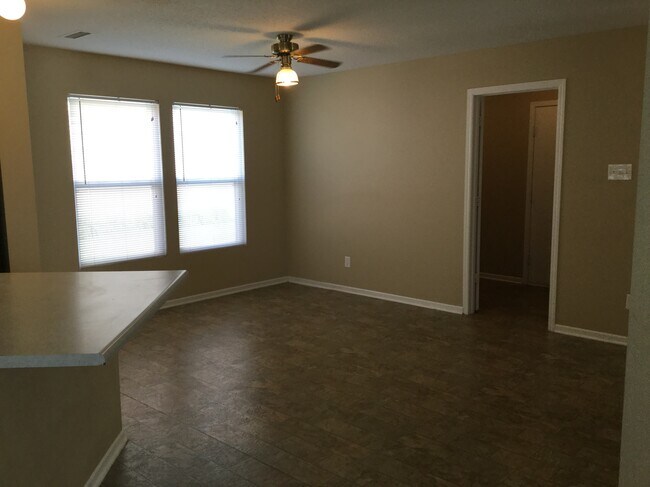 Foto del edificio - 10905 Inspiration Drive