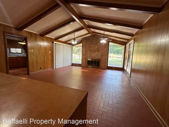 Building Photo - 4 br, 2.5 bath House - 18 Meadow Lane