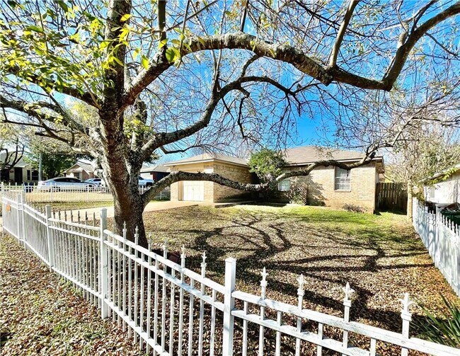 Building Photo - 4902 Dove Creek Cove