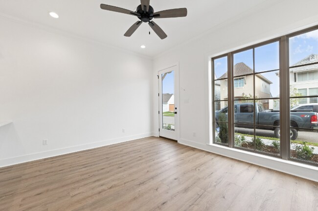 Building Photo - AVAILABLE in SUGAR MILL POND!