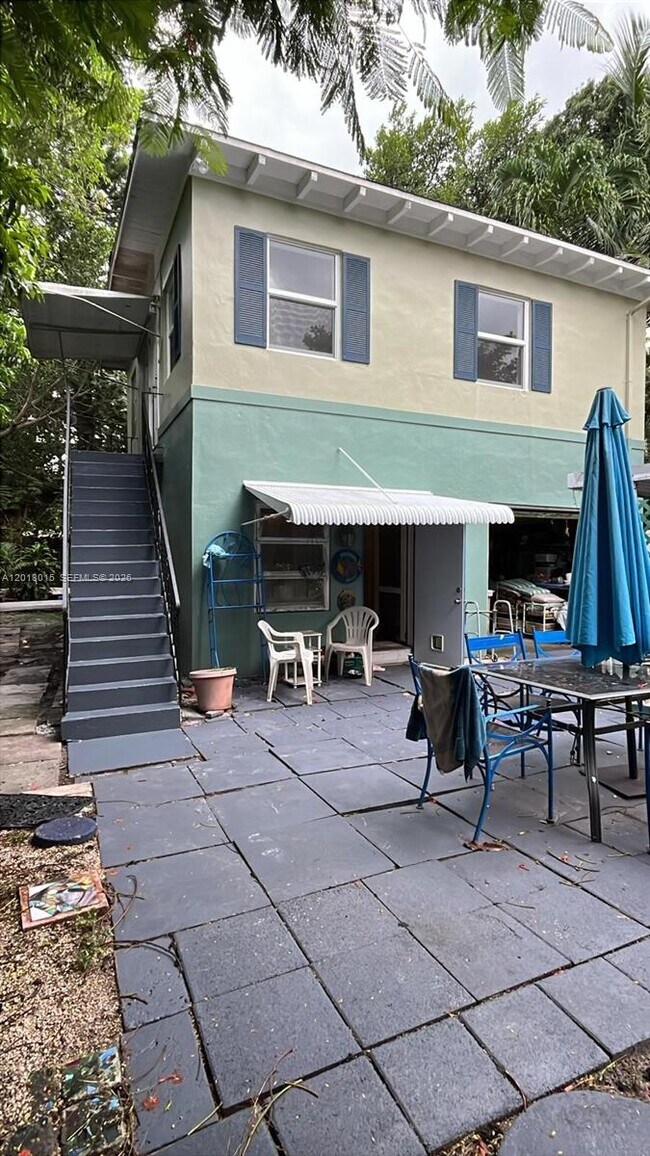 Foto del edificio - 834 SW 11th St