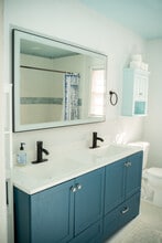 Building Photo - 9245 Summit Dr