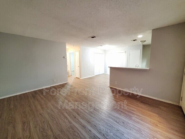 Foto del edificio - 5225 Meadow Field