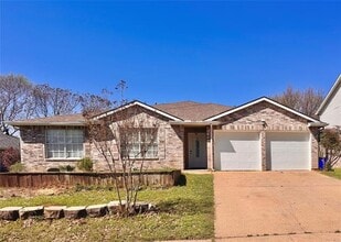 Building Photo - 201 Yosemite Dr