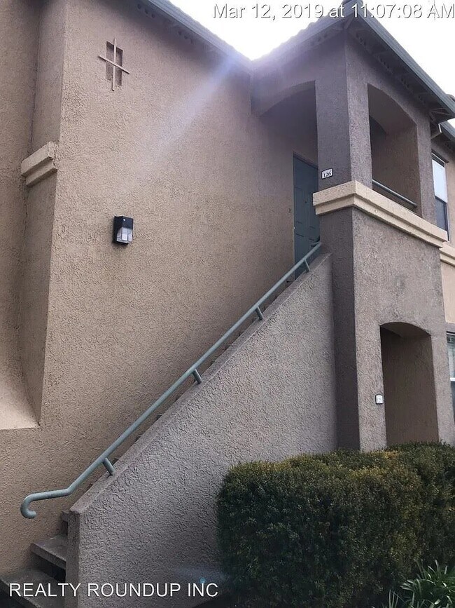 Foto del edificio - 5201 Laguna Oaks Dr