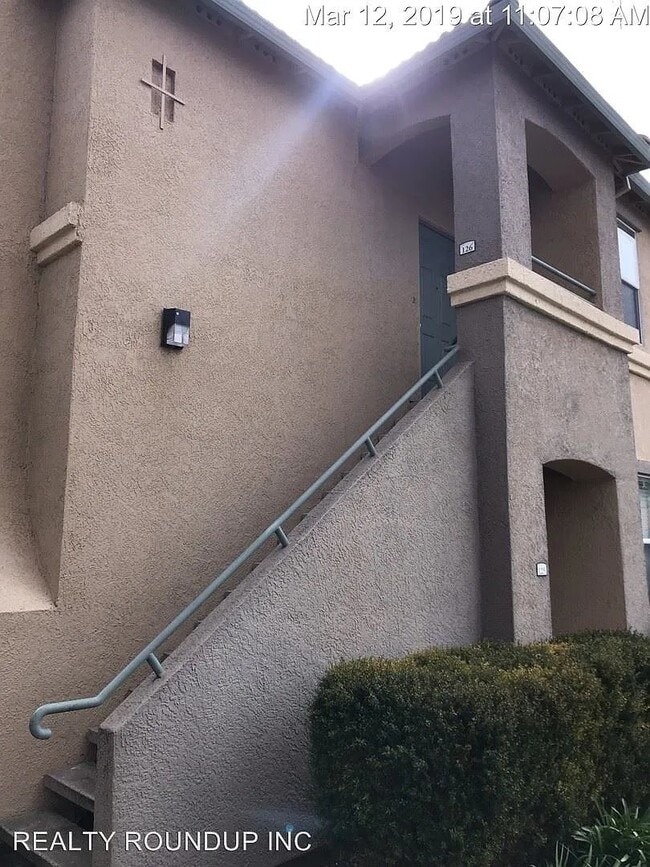 Building Photo - 5201 Laguna Oaks Dr