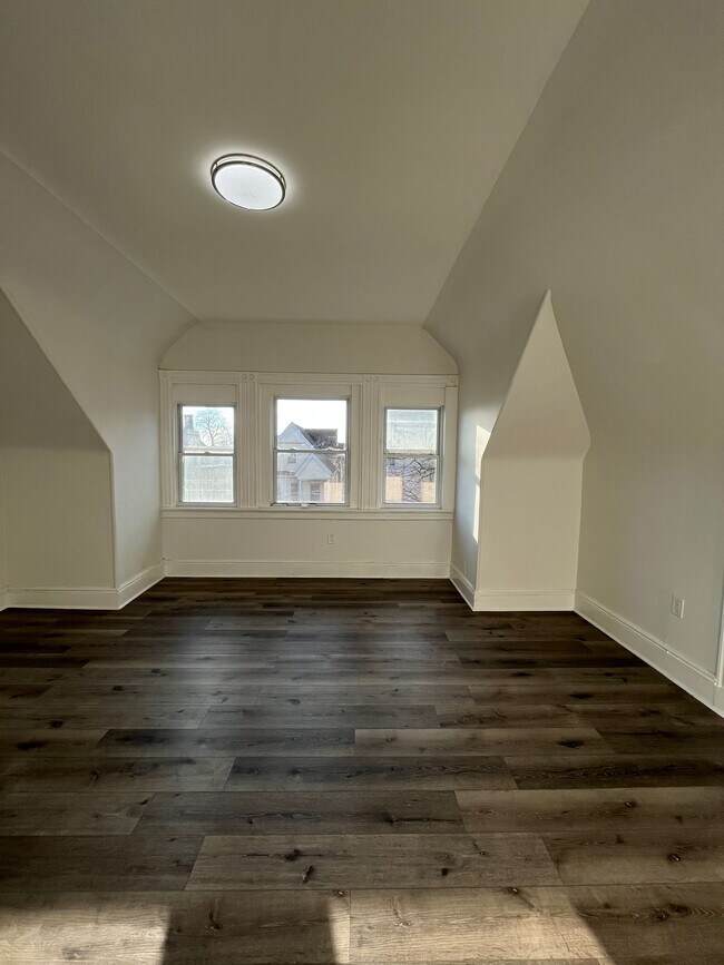 Building Photo - 96 Lembeck Ave