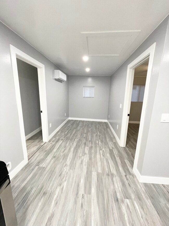 Building Photo - 10252 Vena Ave
