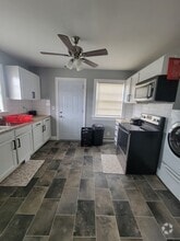 Building Photo - 408 Hanbury Ave