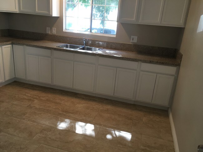 Foto del edificio - 144 S Mill St