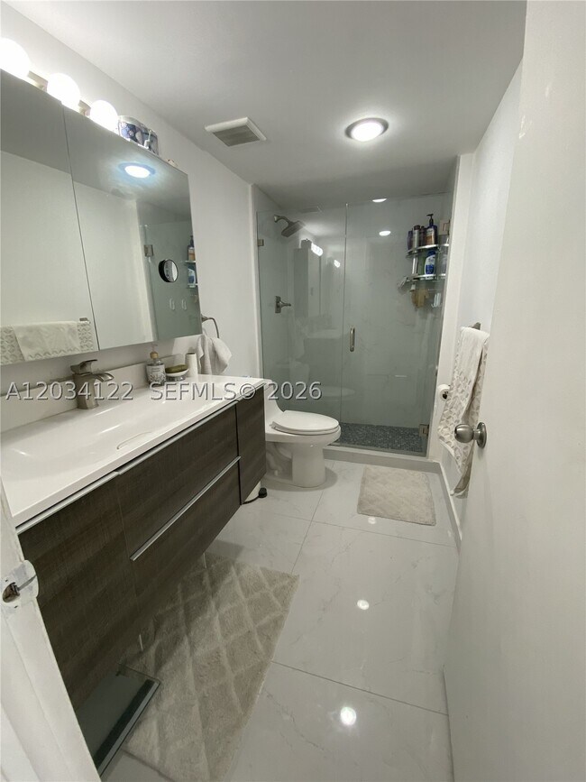 Building Photo - 1200 NE Miami Gardens Dr