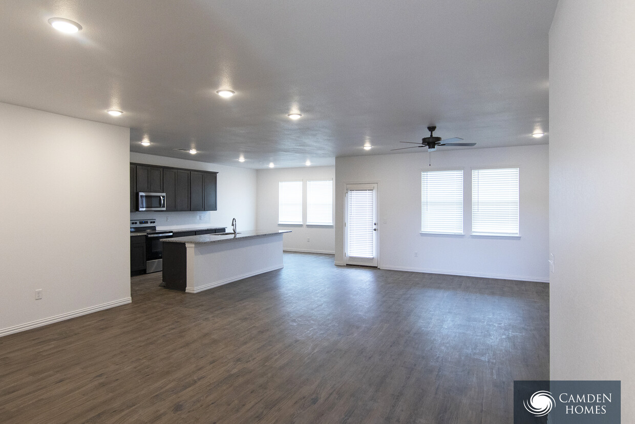 Building Photo - 1450 Streamside Dr