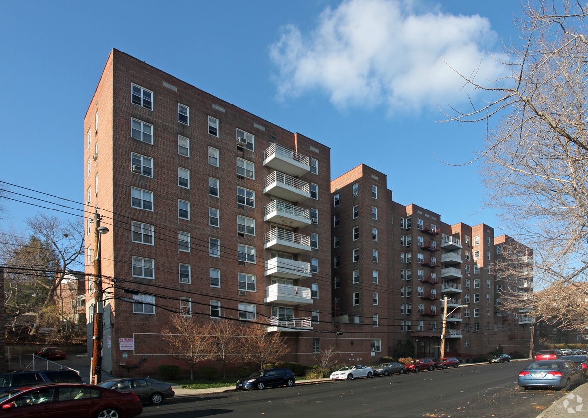 Primary Photo - The Darlton Apartments
