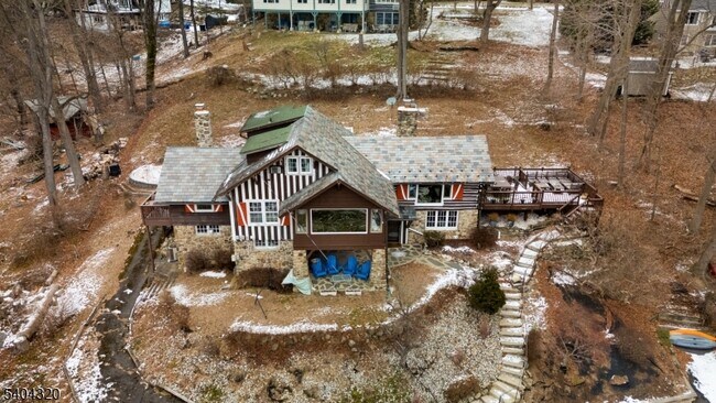 Foto del edificio - 77 W Shore Trail