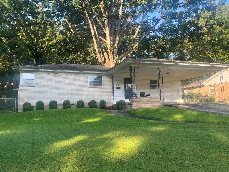 Primary Photo - 3811 Idlewild Ave