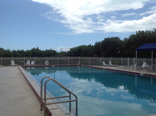 Foto del edificio - 328 Beach Park Ln