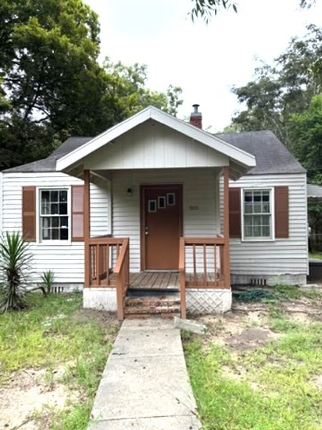 Building Photo - 3902 N Linden Dr