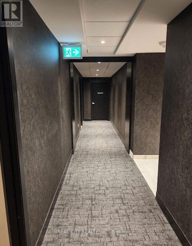 Photo du bâtiment - 2300 St Clair Ave W