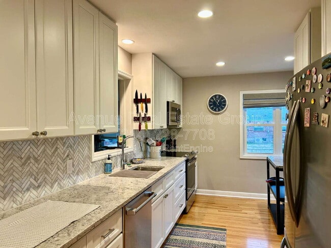 Building Photo - 1336 Lanvale Dr