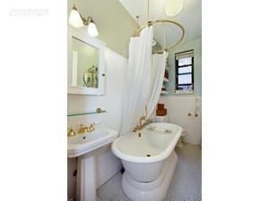 Building Photo - 611 W 111th St
