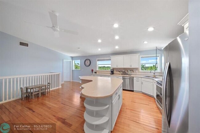 Foto del edificio - 4255 NE Sunset Dr