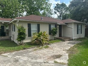 Building Photo - 213 Treasure Dr