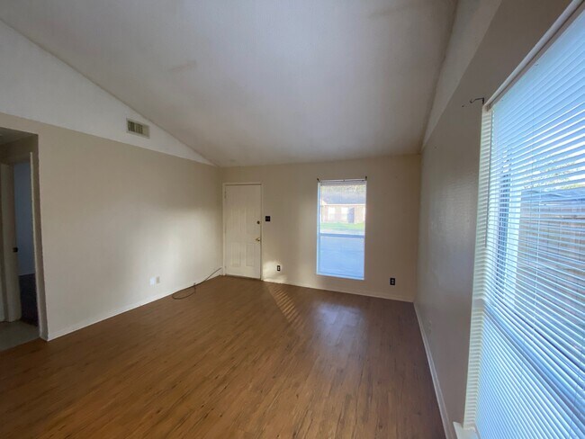 Building Photo - 59 Fern Ct