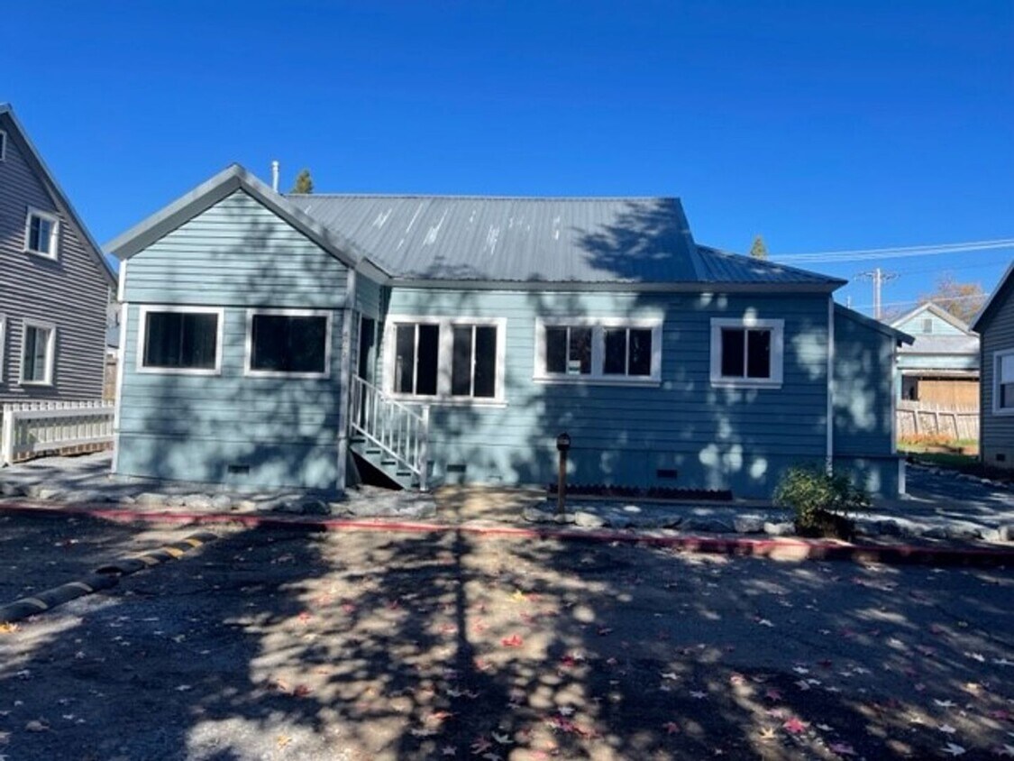 Primary Photo - 2 Bedroom Home in the Heart of Camino