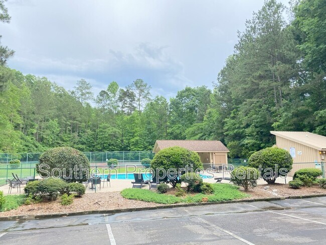 Building Photo - 3299 Liverpool Dr