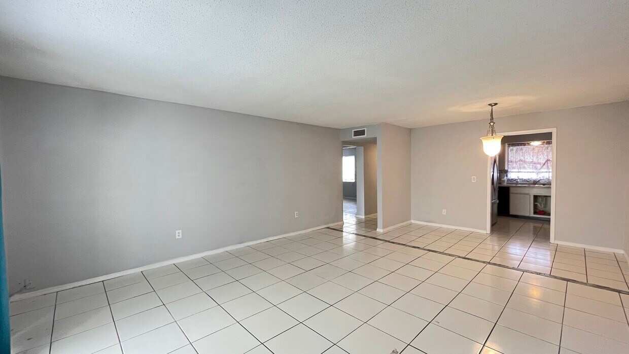 Primary Photo - 7501 Palmera Pointe Cir