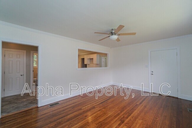 Foto del edificio - 107 Briarwood Rd
