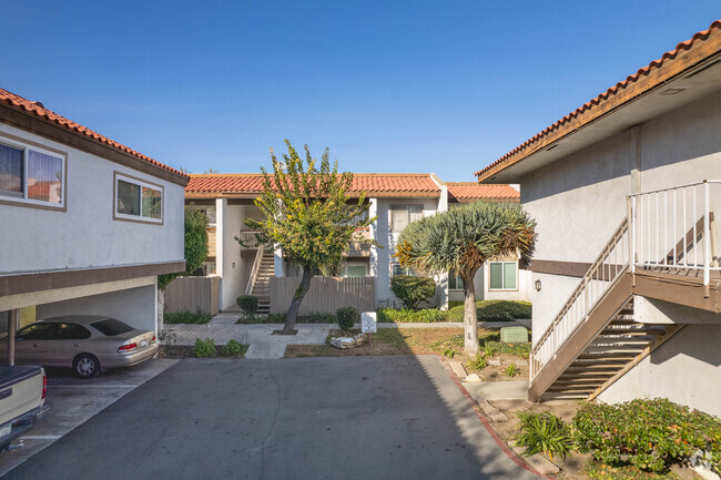 Building Photo - 2511 W Sunflower Ave